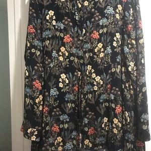 Beautiful floral long sleeve button down blouse.